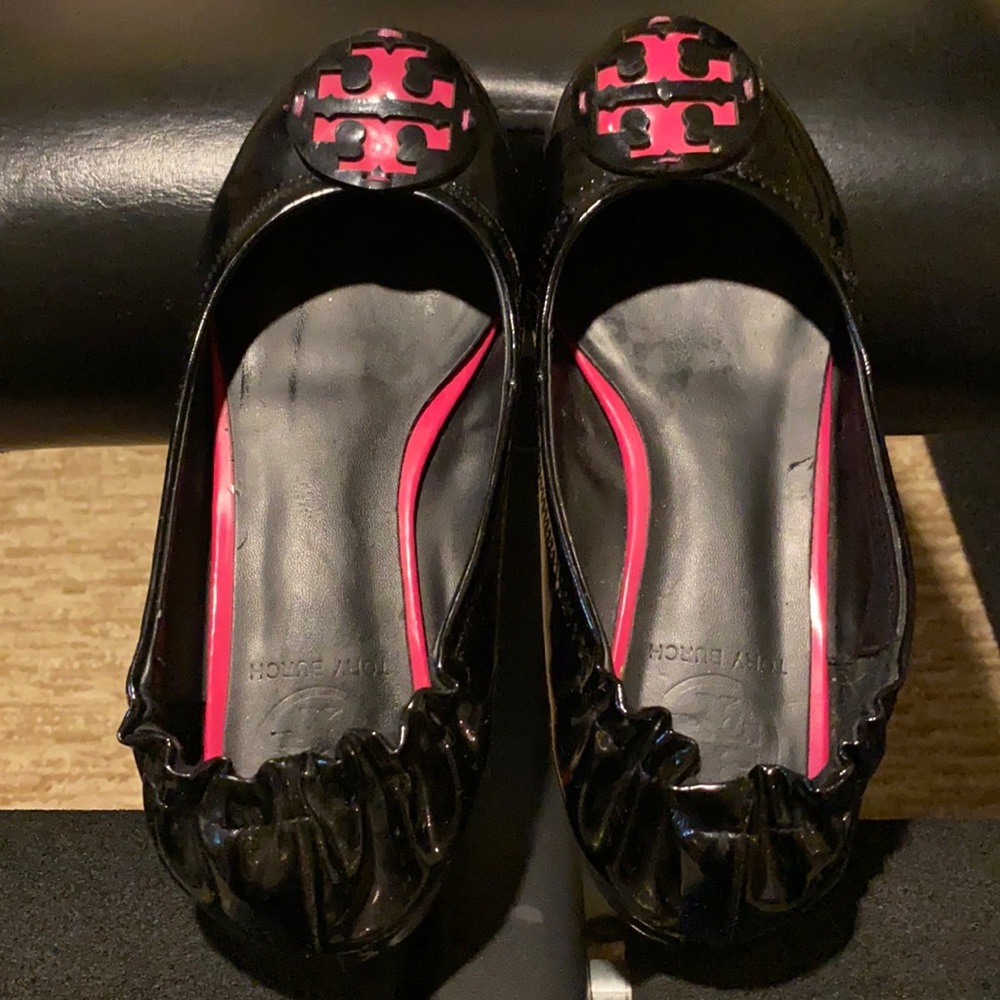 Woman’s Tory Burch Black & Pink Flats Size 7.5